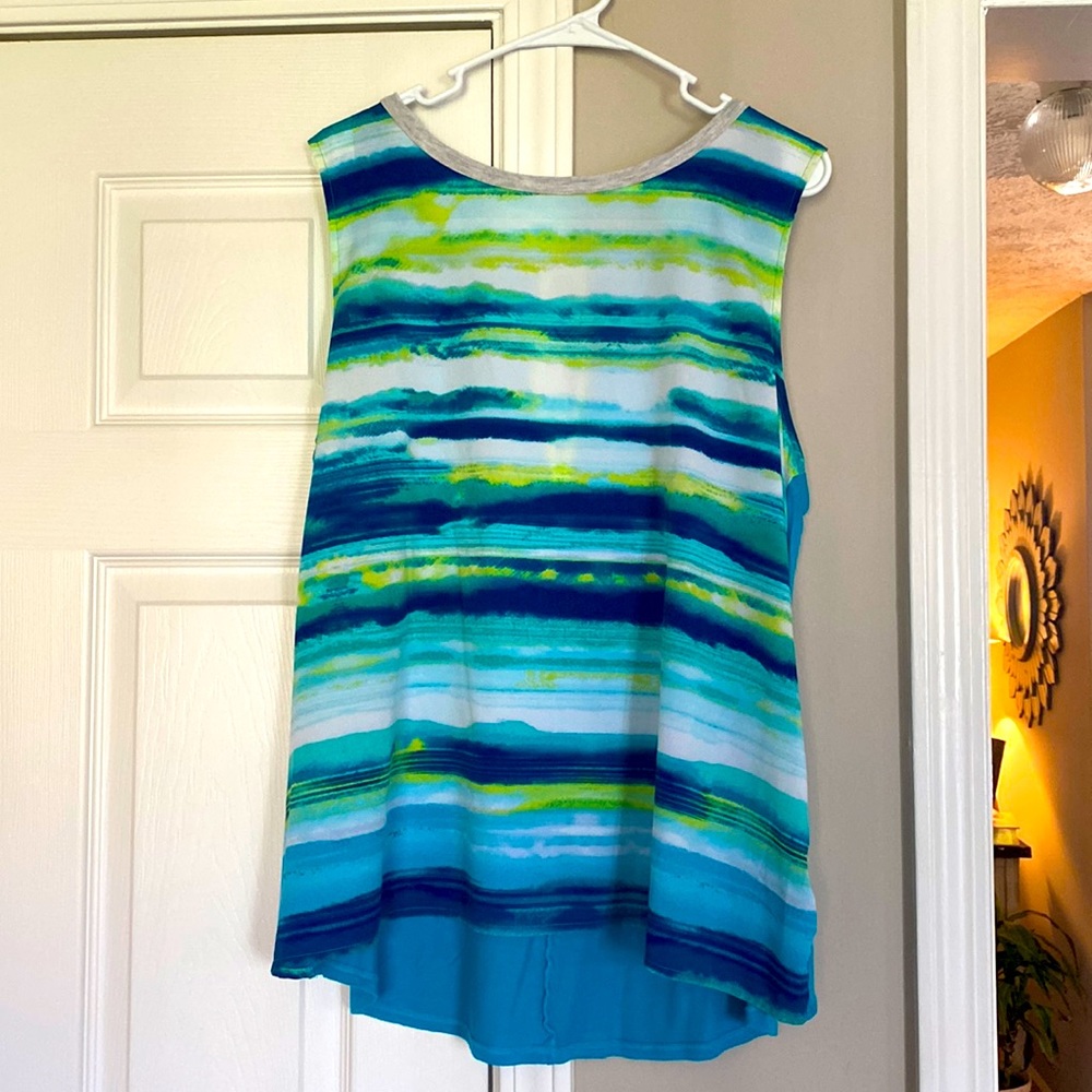 Apt. 9 Women’s Sleeveless Top Size XL Gorgeous Colors Key hole Back EUC